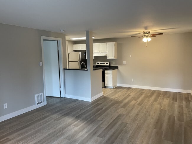 2x2 912 sq ft - Redmond Park Apts