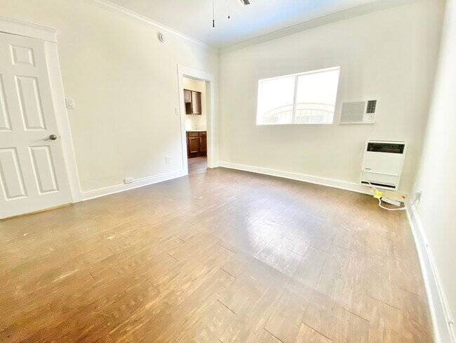 Photo - 4348 Lockwood Ave Unit 21