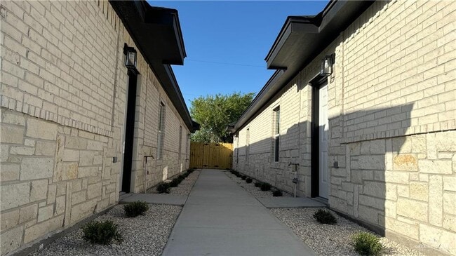 Photo - 14 Chapa Ave