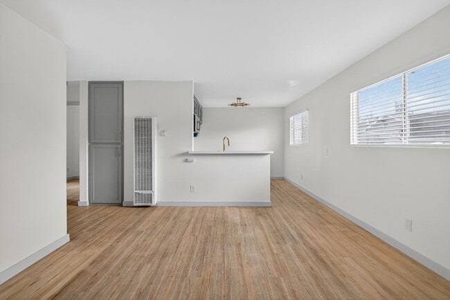 Photo - 921 Alamitos Ave Unit 05