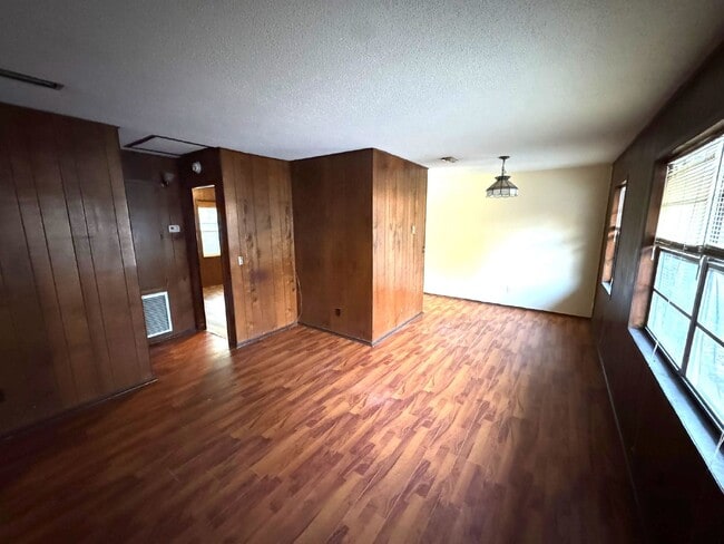 Photo - 1 bedroom, 1 bath duplex for rent in Dothan, AL - Section 8 approved! Check out this rental today. Unidad A2