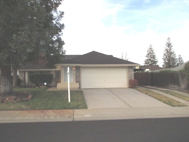 Building Photo - Woodcreek Oaks area home.