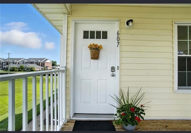 Photo - 607 Pylon Ct