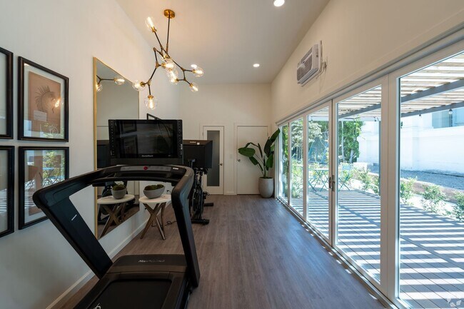 3528 W Adams Blvd