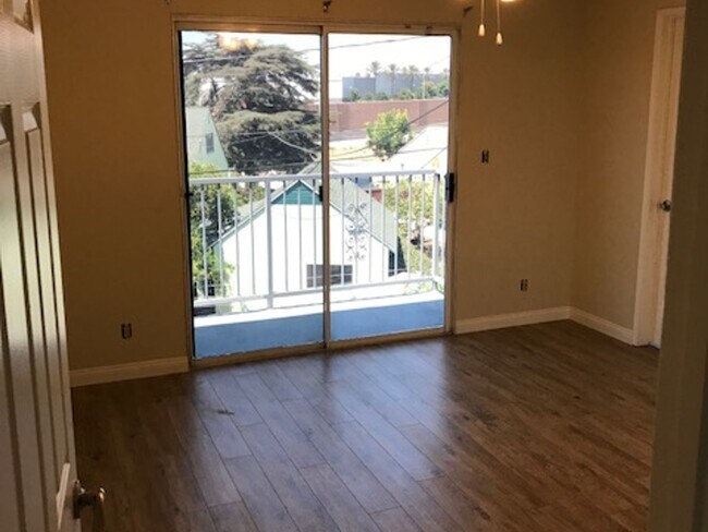 Photo - 1211 Scott Road