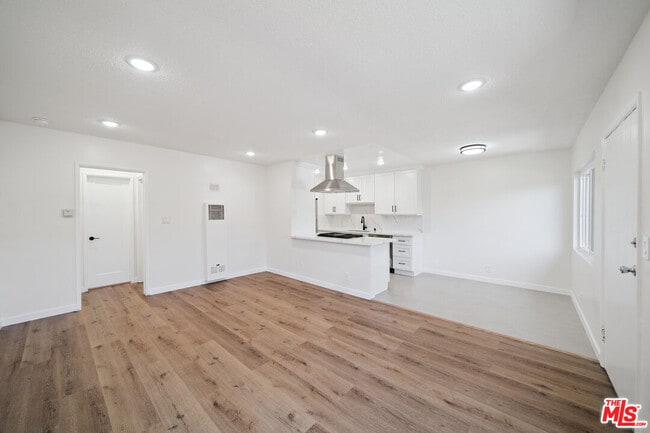 Building Photo - 7209 Willoughby Ave Unit 9 Rental