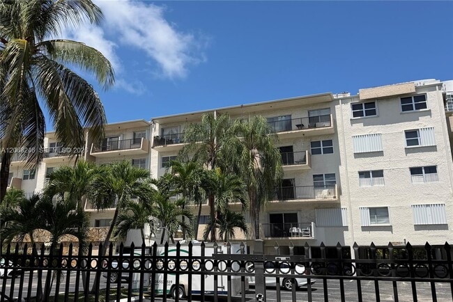 Building Photo - 250 181 Dr Unit 414