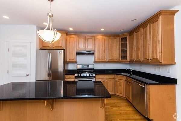 Building Photo - 103 Sewall Ave Unit 6 Rental