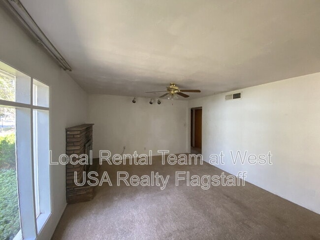 Photo - 2830 N Schevene Blvd