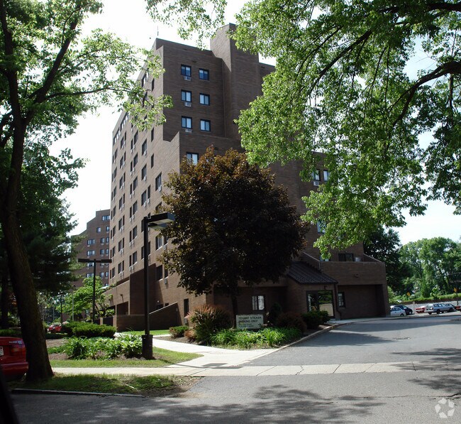 Pynchon & Edgewater Apartments For Rent in Springfield, MA