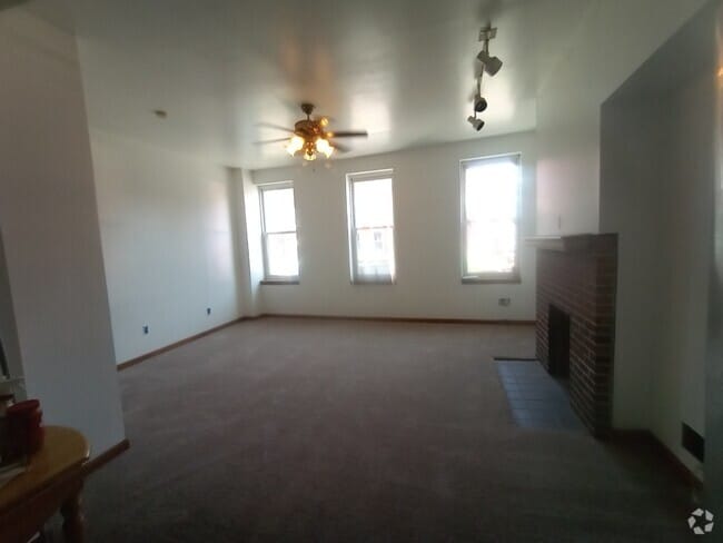 Living Room - 4518 Liberty Ave Unit 2 Rental
