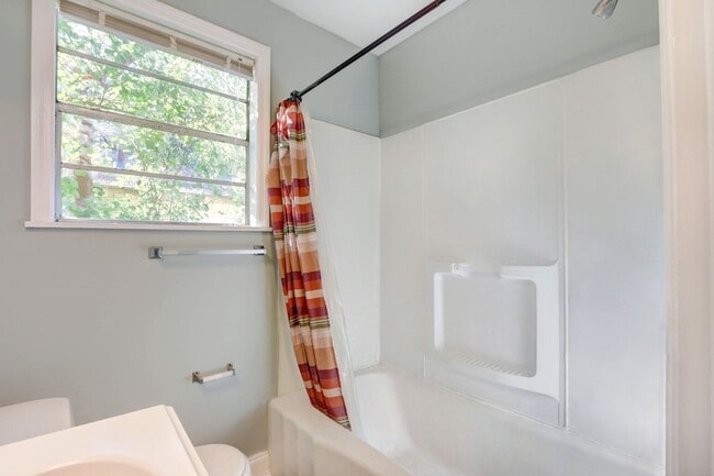 Photo - Single Family 2.5 bd, 1 ba close to Forsyth Park, Historic District