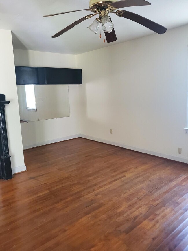 Photo - 713 Ghent St