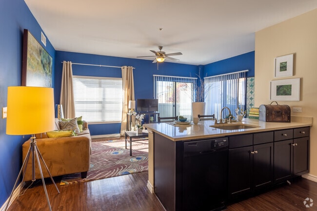 2BR, 2BA - 1030SF