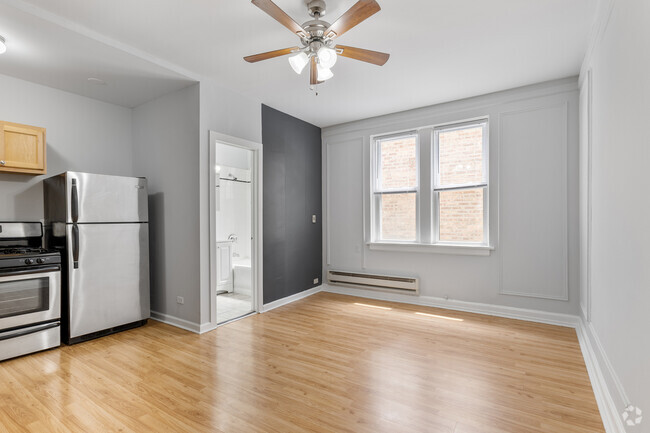Building Photo - 5860 N Kenmore Ave Rental