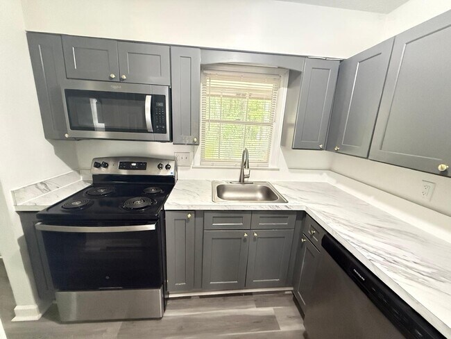 Photo - 824 Burns Walk Ct NW