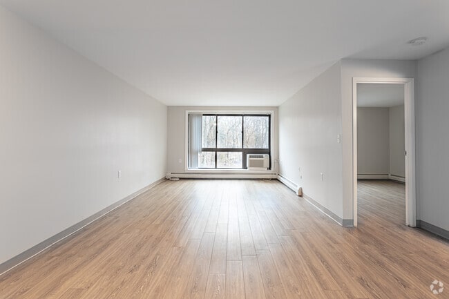 1BR, 1BA - 720SF