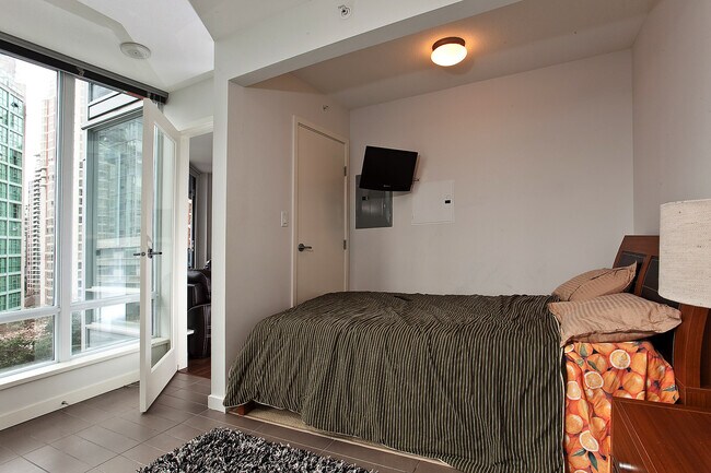 Photo - 788 Hamilton St