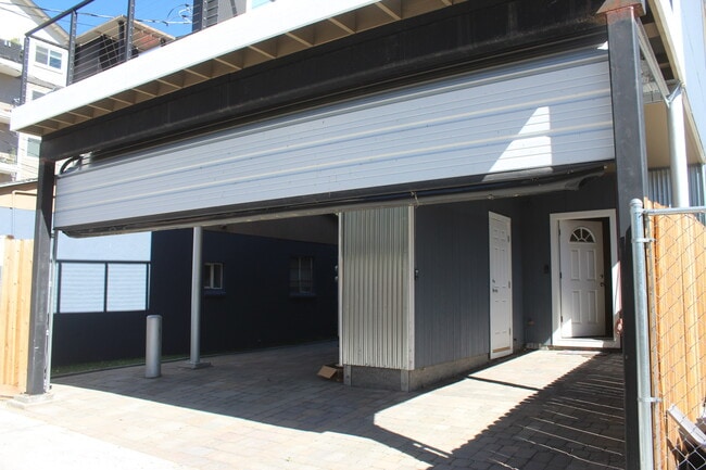 Photo - 442 E 7th St