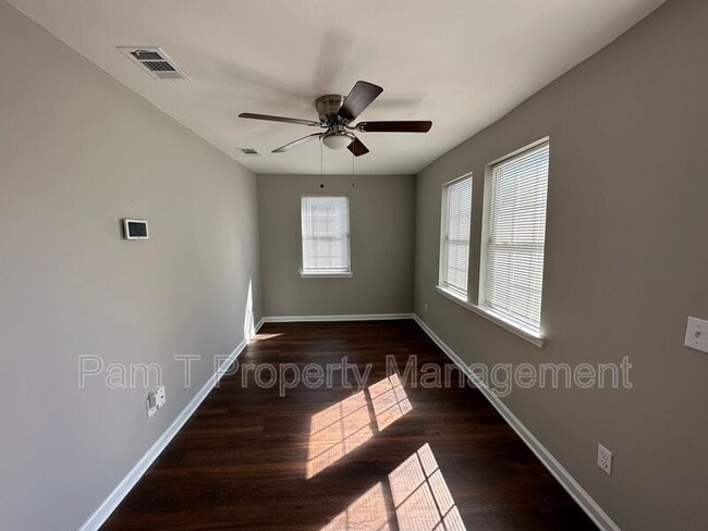 Photo - 1024 W 39th St