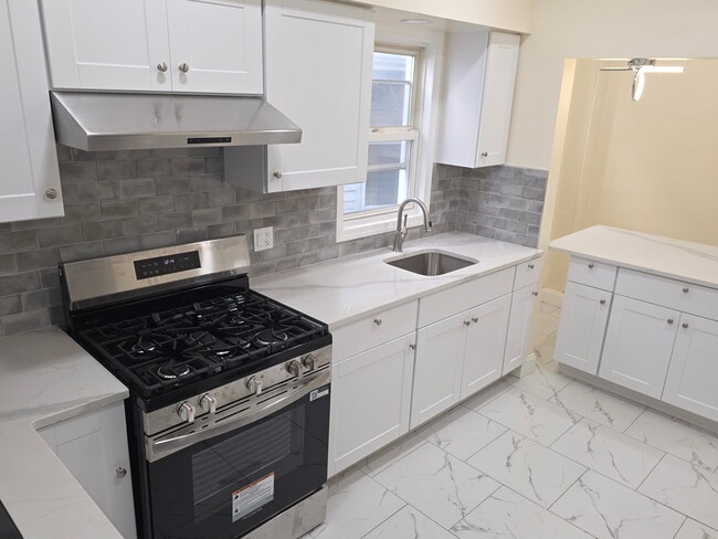 Building Photo - 212 Park Ave Unit 1