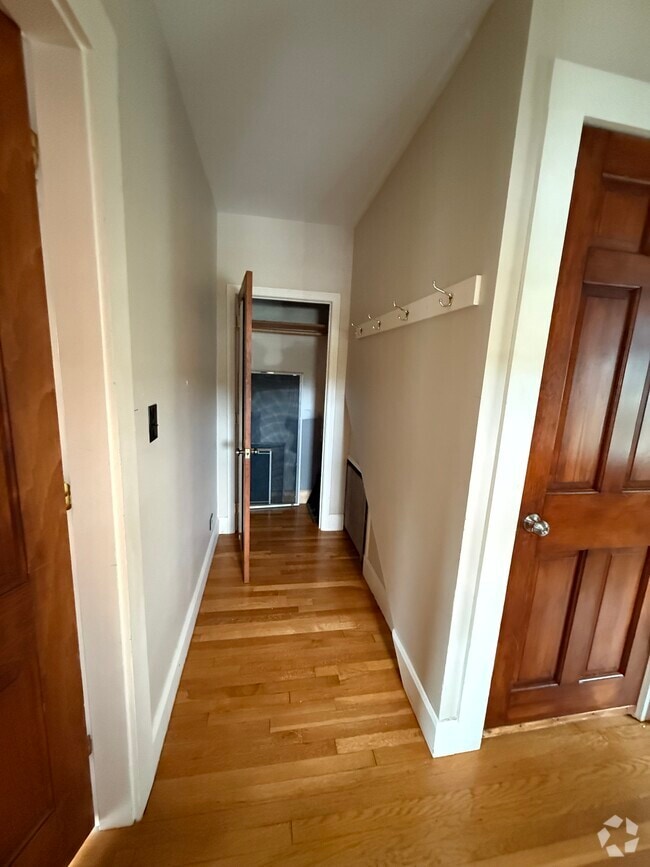 Building Photo - 141 Western Ave Unit #1 Rental