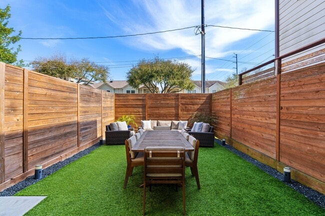 Photo - 807 Nicholson St