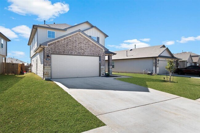 Photo - 144 Calgary Ln