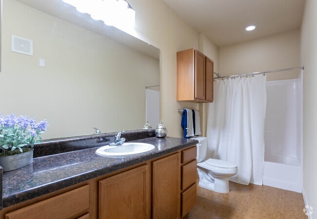 2BR, 2BA - 1,214 SF