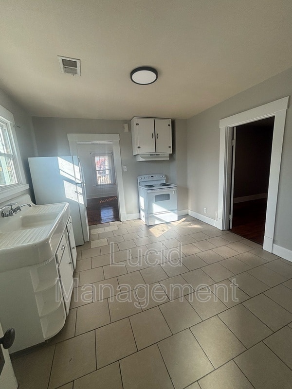 Photo - 629 W Market St