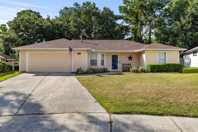 Building Photo - Experience a breezy lifestyle in the convenient Eagle Point subdivision!