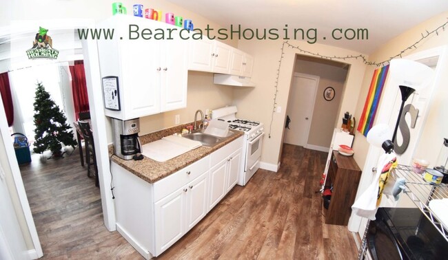 Building Photo - 66 Front St Rental