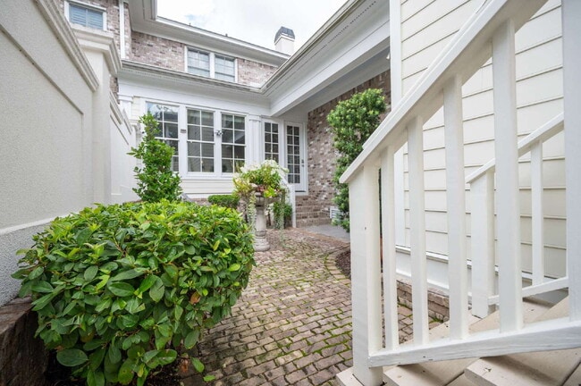 Photo - 42 Grove Ln