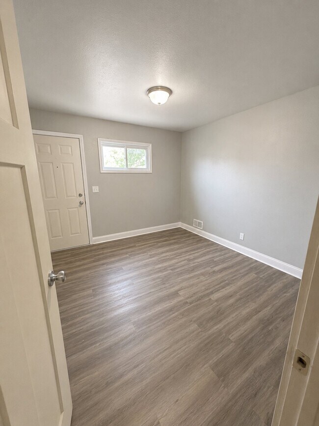 4910 Lewis Ave Unit 6