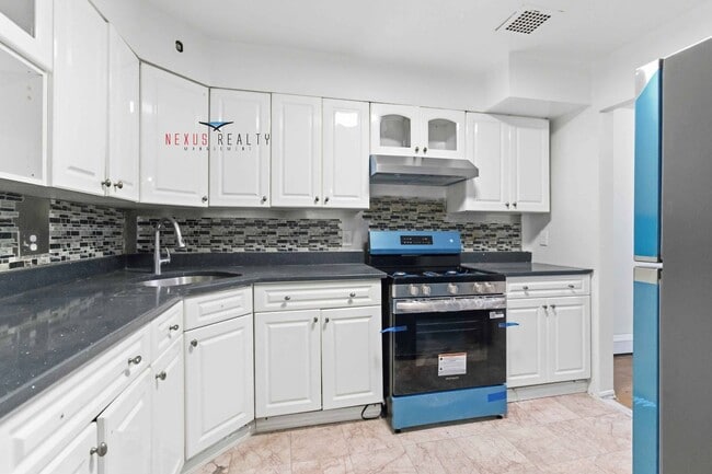 Building Photo - 40-83-83 Denman St