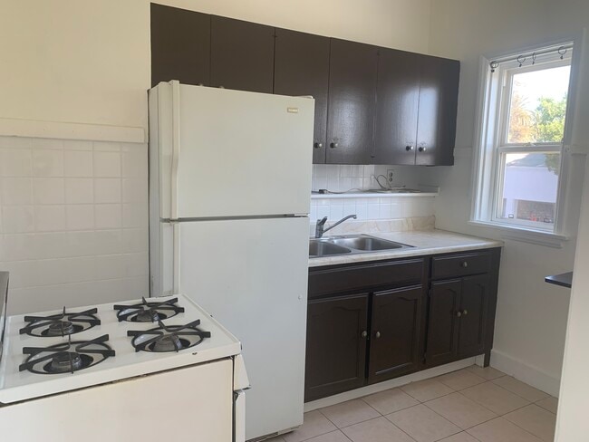 Photo - 1759 Hillhurst Ave Apartments Unit #6