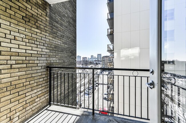 Photo - La Salle Towers Unit 00706