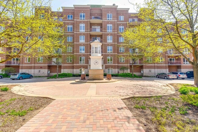 Building Photo - 799 Graceland Ave Unit 402A