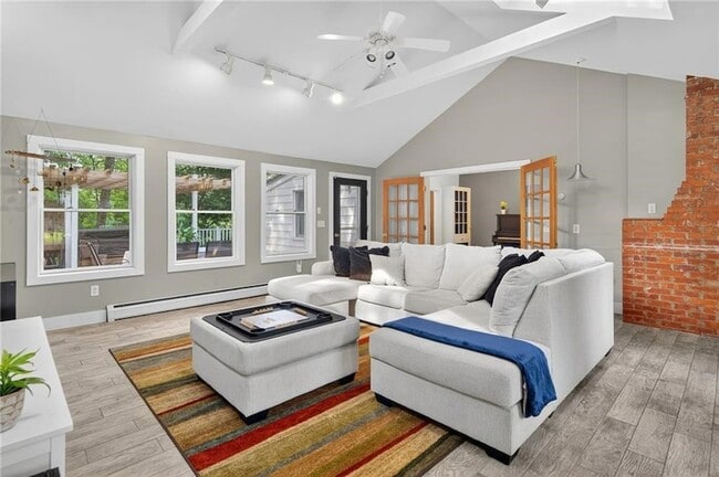 Photo - 204 Roat St