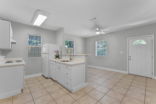 Photo - New Mount Dora Rental!