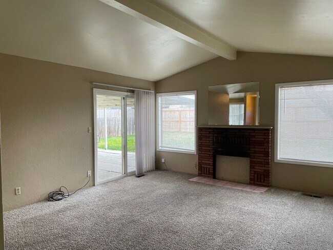 Photo - Nice 3 Bedroom 1.5 Bathroom Home w/Large fully Fenced Back Yard