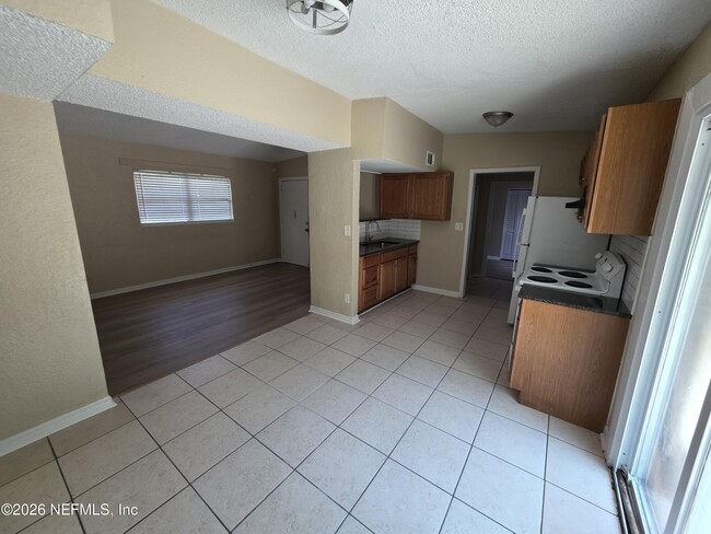 Photo - 2815 Brackridge Blvd E
