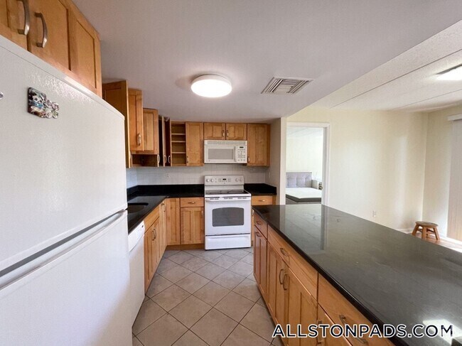 Building Photo - 85 Brainerd Rd Rental