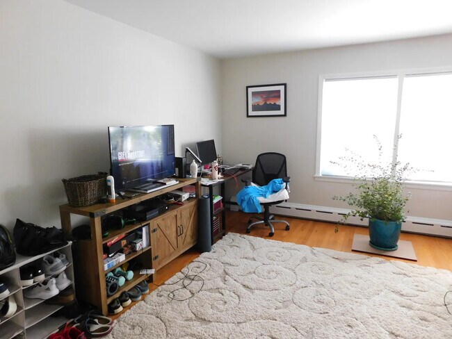1911 Dewes St Unit 1911