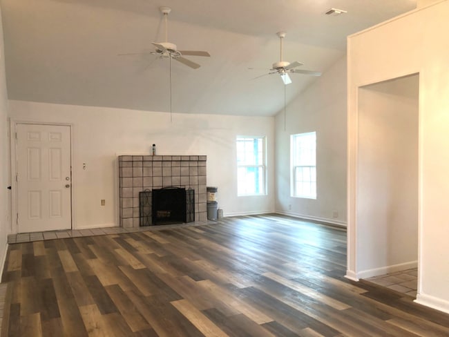 Photo - 302 Pecan Dr