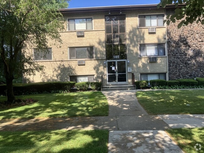 Building Photo - 109 S Elmwood Ave Rental