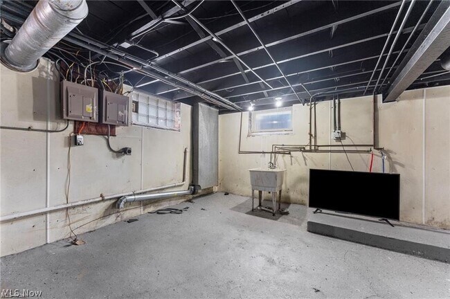 Photo - 876 Eloise Dr Unit Lower