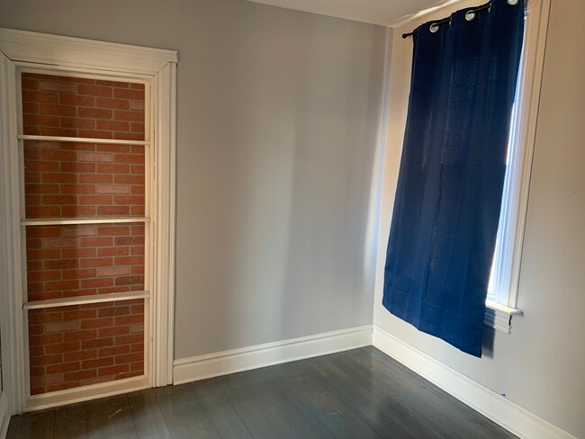 2.º BR - 4933 W Medill Ave