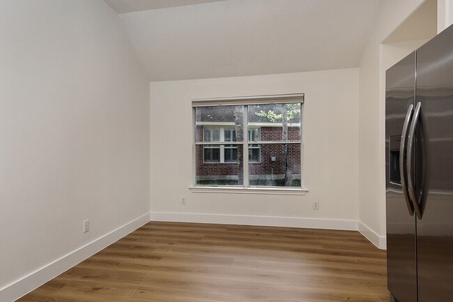 Photo - 122 S Abram Cir
