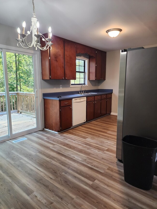 Photo - 125 Village Way